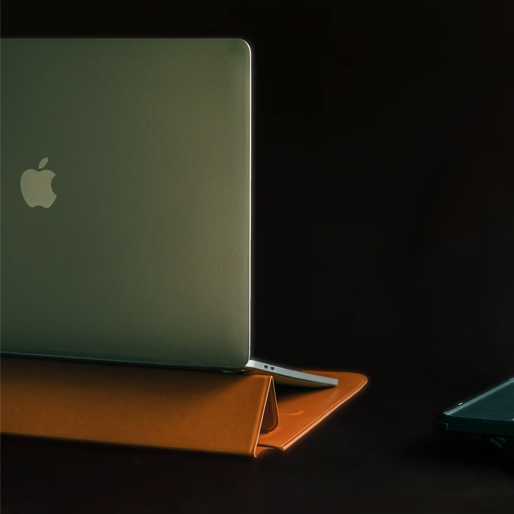 STAND EASY MACBOOK laptop