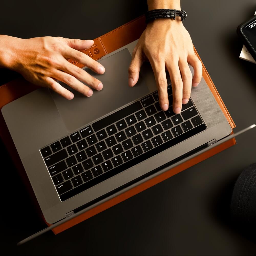 STAND EASY MACBOOK laptop